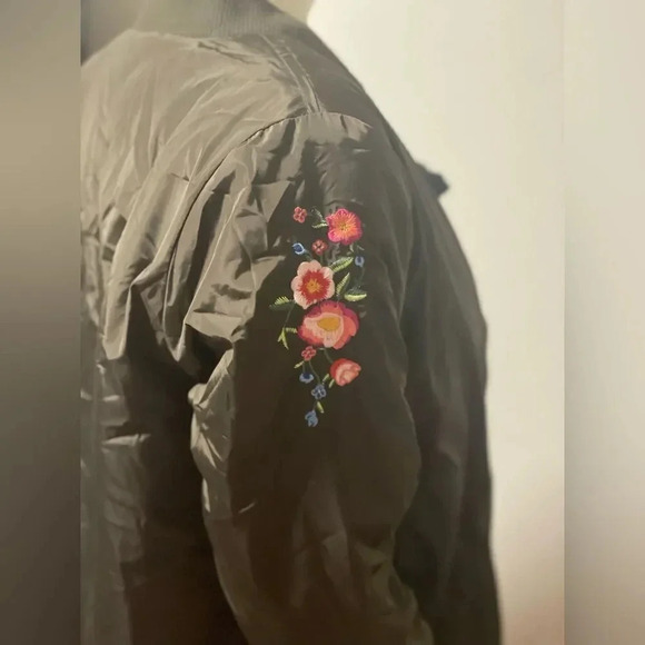 ROTHSCHILD OLIVE GREEN BOMBER JACKET FLORAL ACCENTS FIRS SIZE XL 16/ WOM… - Picture 14 of 16